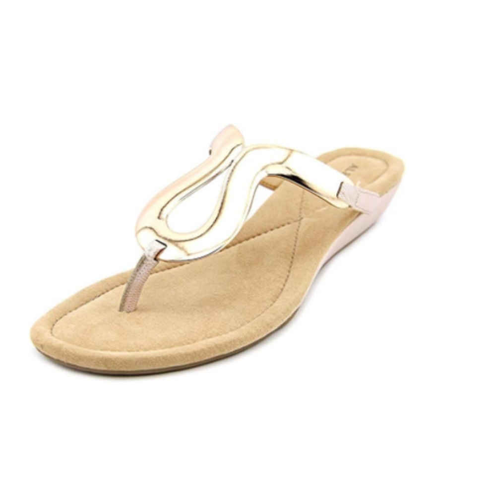 New In Box Alfani Women's Farynn Open Toe Casual T-Strap Sandals Rose Gold 8M